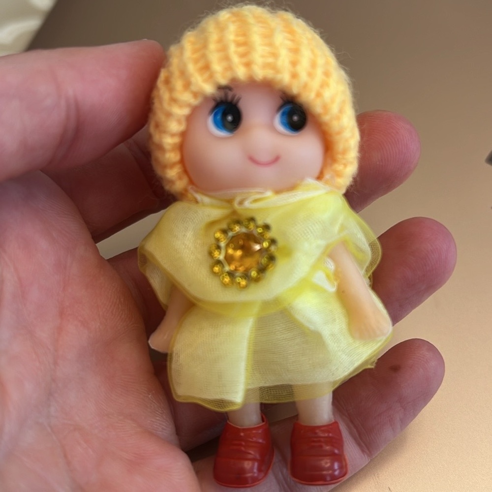 Elf toddler baby shelf doll mini toy yellow gem